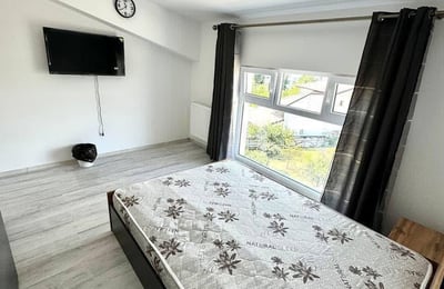 Location d’un appartement récemment rénové de 3 pièces, 6ᵉ secteur, quartier Chiajna, Bucarest, Roumanie
